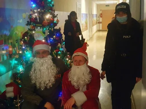 Święty Mikołaj odwiedził dzieci w kościańskim szpitalu