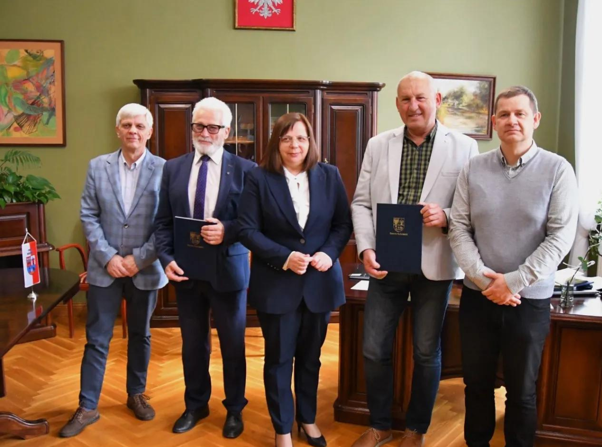 Umowa na remont drogi powiatowej w Robaczynie