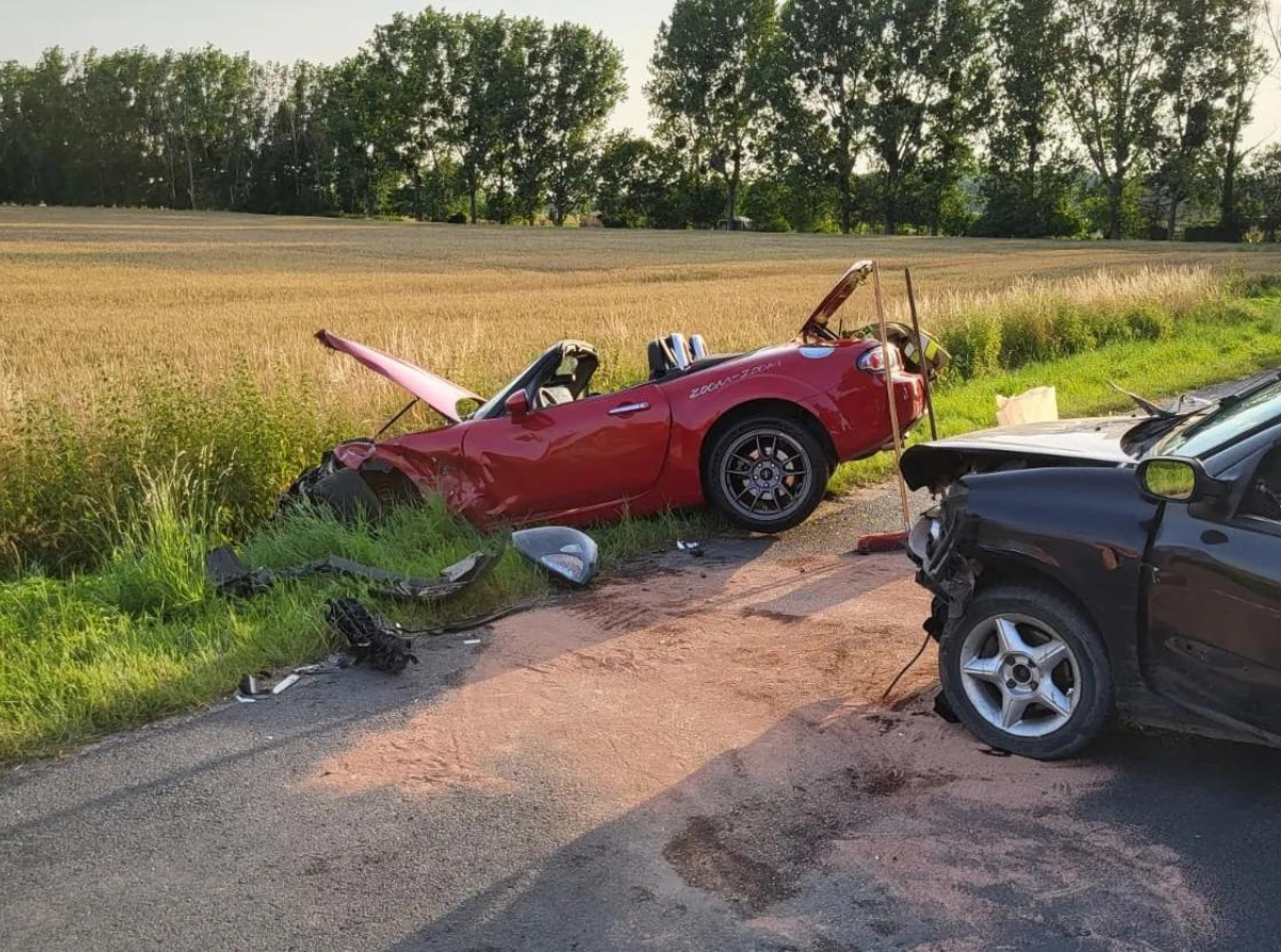 Zderzenie dwóch pojazdów w Starym Gołębinie.