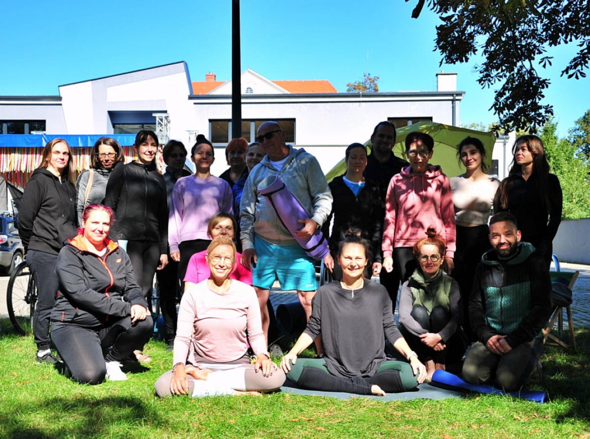 Joga na trawie dobiega końca – przed nami ostatnie zajęcia!