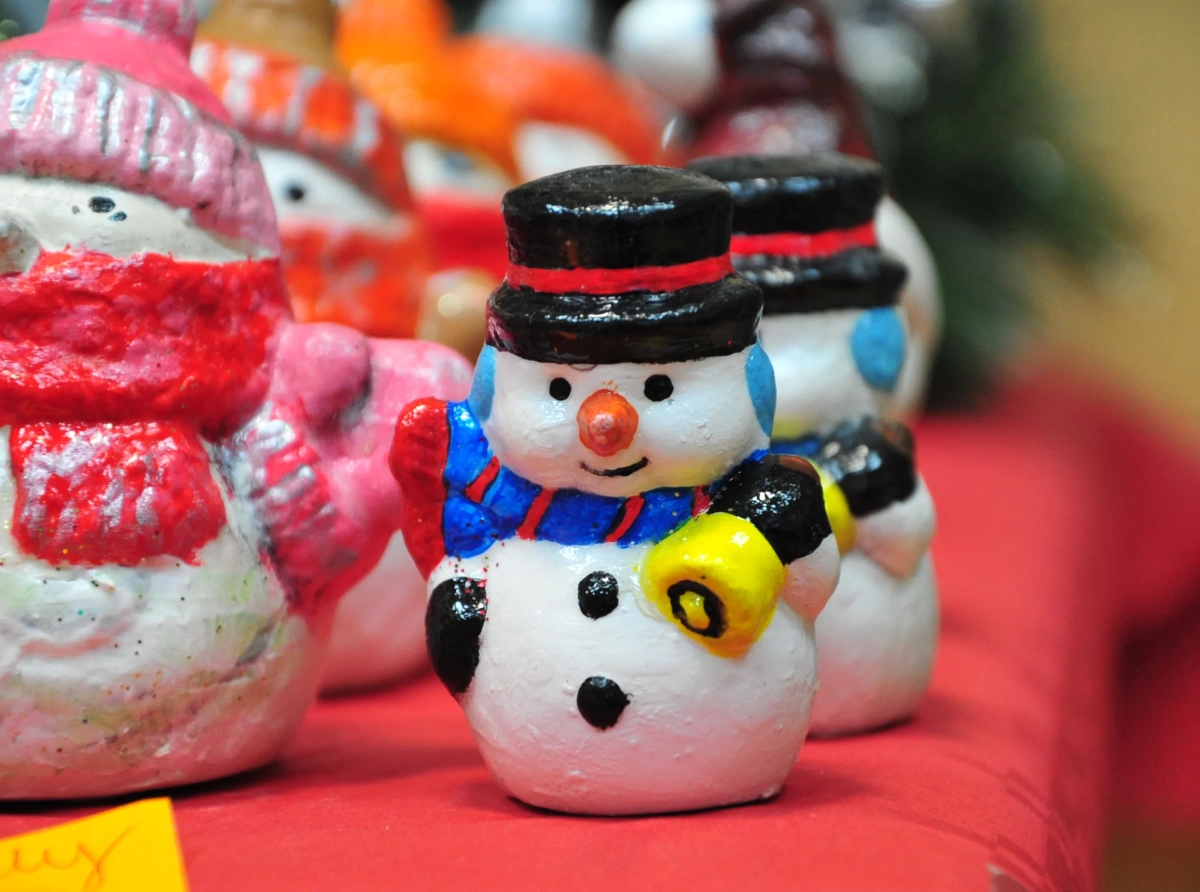 Świąteczna Terapia Sztuką: Kiermasz Rękodzieła Pacjentów w WCN w Kościanie