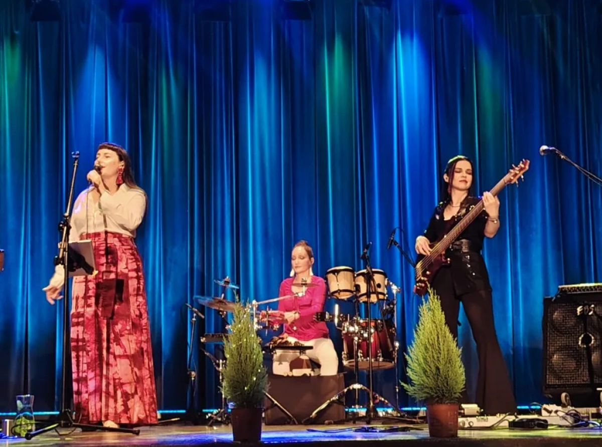 Muzyczna magia w KOK. Projekt „Kolęda jest kobietą” oczarował kościańską publiczność