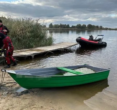 Na jeziorze w Zbęchach przewróciła się łódź. Wyłowiono dwie osoby