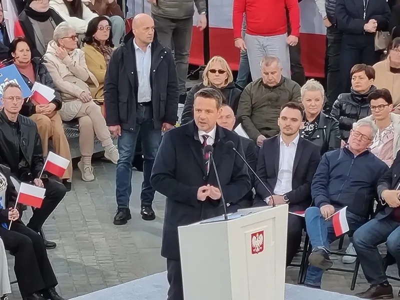 rafal-trzaskowski-na-rynku-w-koscianie-1