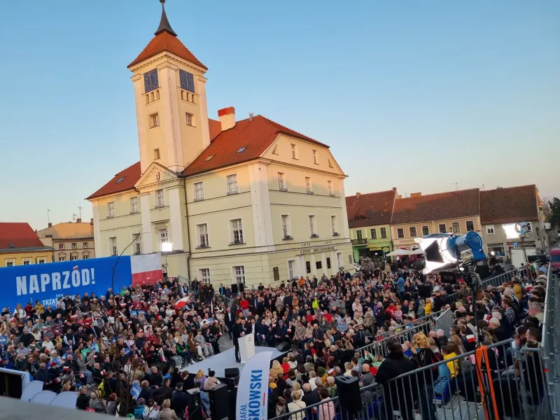 rafal-trzaskowski-na-rynku-w-koscianie-3