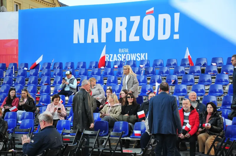 rafal-trzaskowski-na-rynku-w-koscianie-4