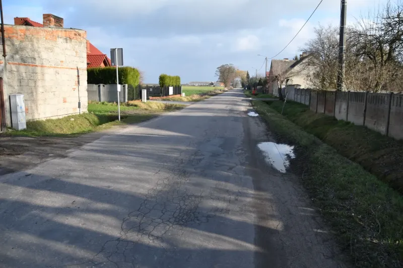 podpisano-umowe-na-rozbudowe-i-przebudowe-drogi-powiatowej-gorzyczki-nowy-golebin-donatowo-19