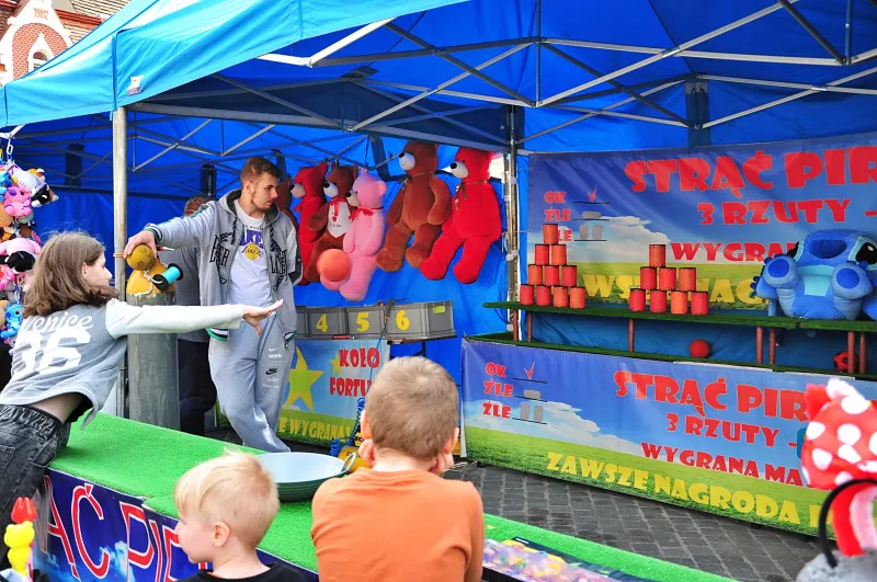 kolorowo-i-swiatecznie-na-rynku-w-koscianie-tlumy-na-jarmarku-wielkanocnym-49