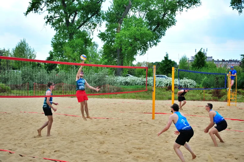 emocje-rywalizacja-i-slonce-turniej-siatkowki-plazowej-na-lazienkach-za-nami-113