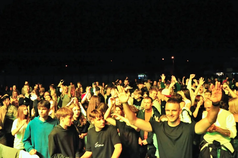 tlumy-na-swiecie-miasta-koscian-dawid-kwiatkowski-porwal-publicznosc-84