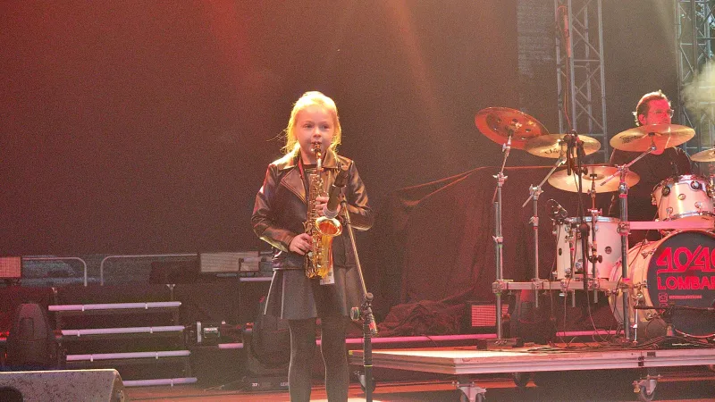 tlumy-na-swiecie-miasta-koscian-dawid-kwiatkowski-porwal-publicznosc-88