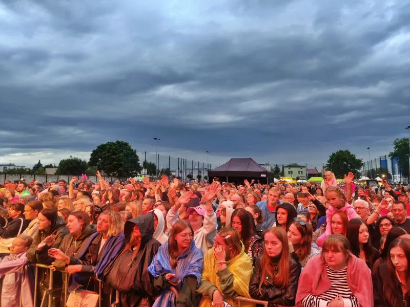 tlumy-na-swiecie-miasta-koscian-dawid-kwiatkowski-porwal-publicznosc-89