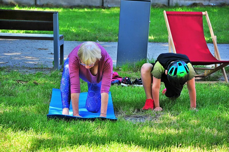joga-w-parku-na-dzien-jogi-kameralnie-kreatywnie-i-z-relaksem-51