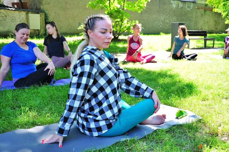 joga-w-parku-na-dzien-jogi-kameralnie-kreatywnie-i-z-relaksem-53