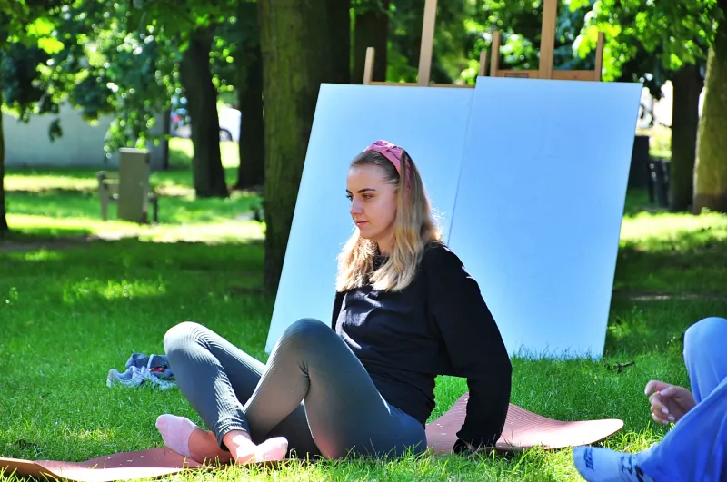 joga-w-parku-na-dzien-jogi-kameralnie-kreatywnie-i-z-relaksem-54