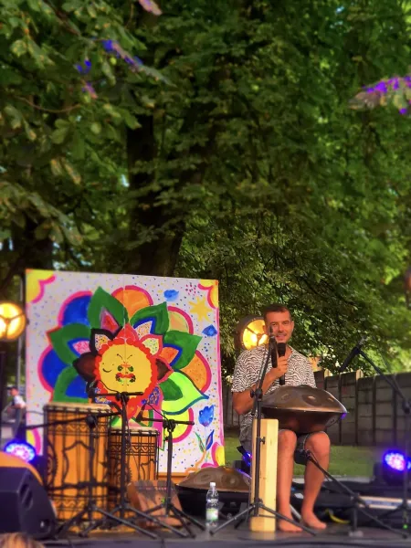 w-parku-pod-kasztanami-czas-na-chwile-sie-zatrzymal-2