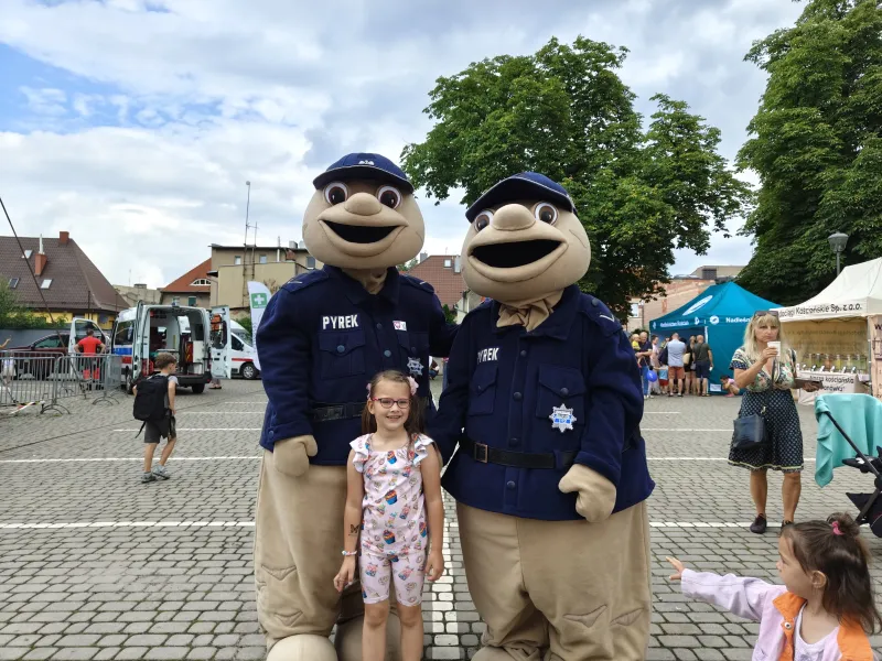 ii-rodzinny-piknik-bezpieczenstwa-w-koscianie-edukacja-atrakcje-i-wspolna-zabawa-13