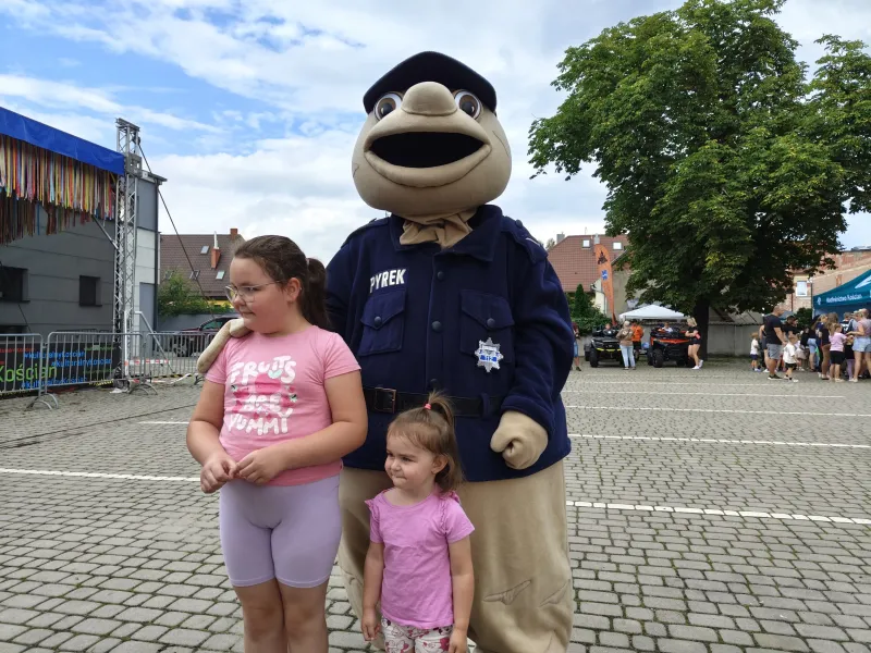 ii-rodzinny-piknik-bezpieczenstwa-w-koscianie-edukacja-atrakcje-i-wspolna-zabawa-14