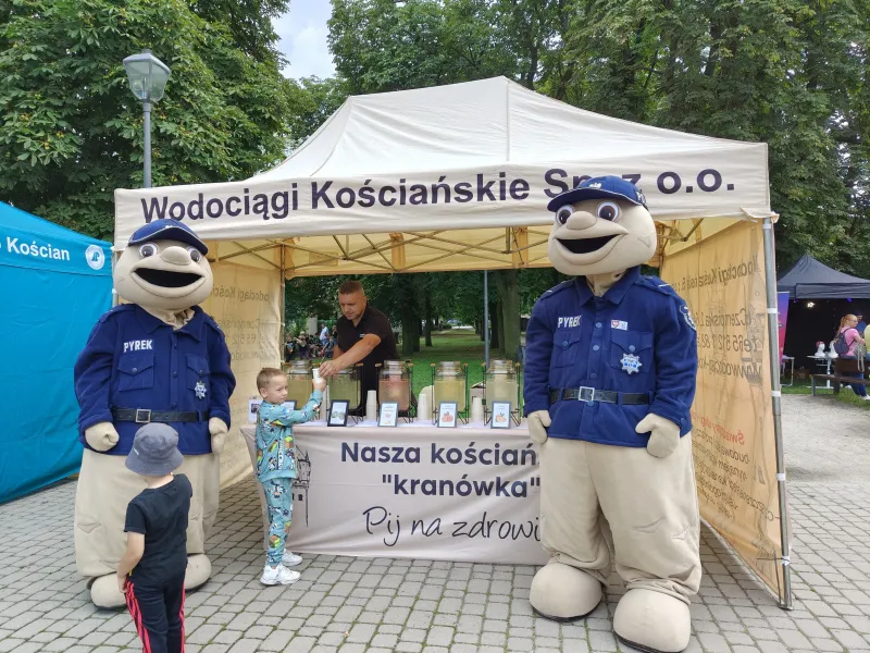 ii-rodzinny-piknik-bezpieczenstwa-w-koscianie-edukacja-atrakcje-i-wspolna-zabawa-17