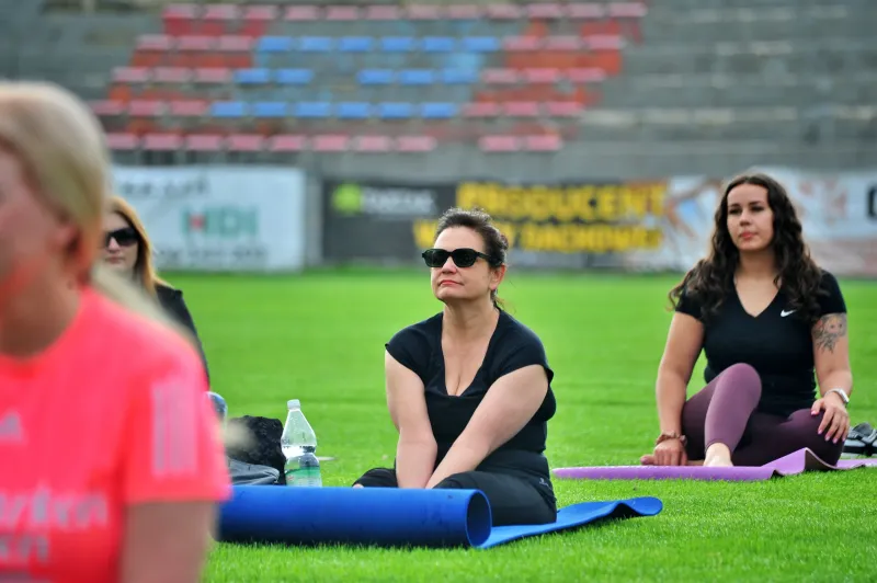 ostatnie-zajecia-jogi-na-stadionie-miejskim-za-nami-7