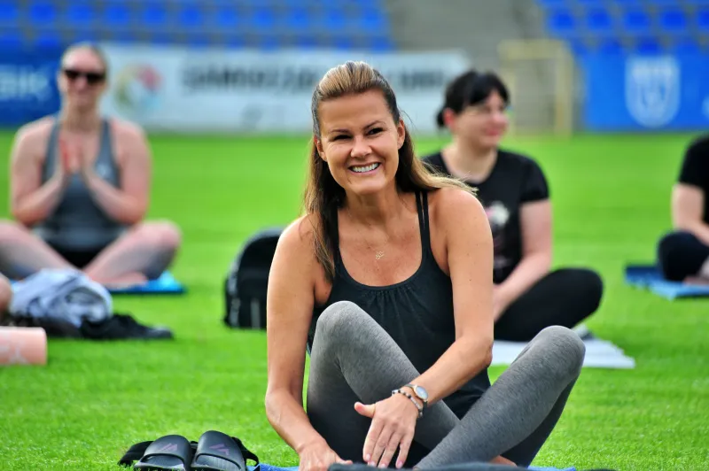 ostatnie-zajecia-jogi-na-stadionie-miejskim-za-nami-8