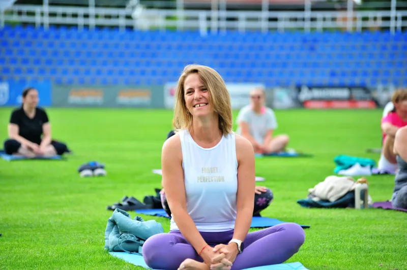 ostatnie-zajecia-jogi-na-stadionie-miejskim-za-nami-9