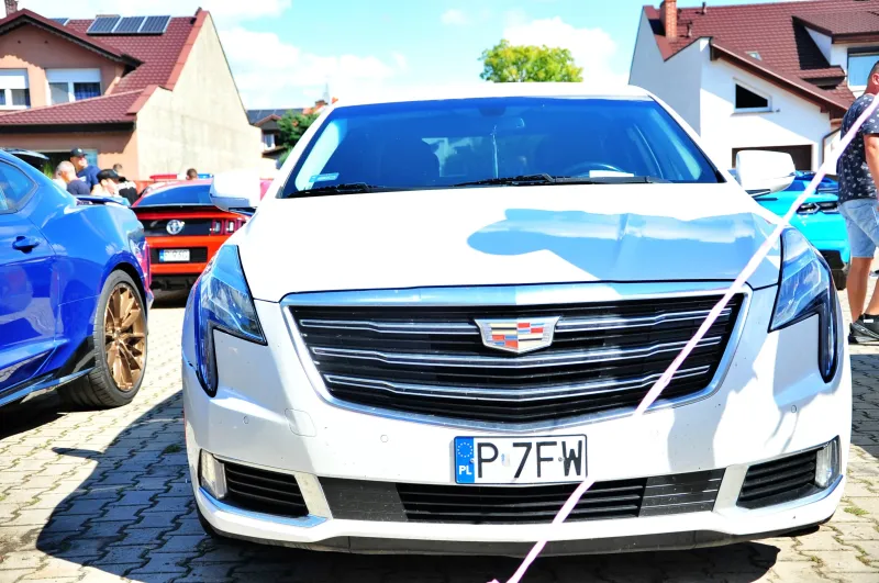 amerykanskie-auta-i-charytatywna-inicjatywa-w-koscianie-10