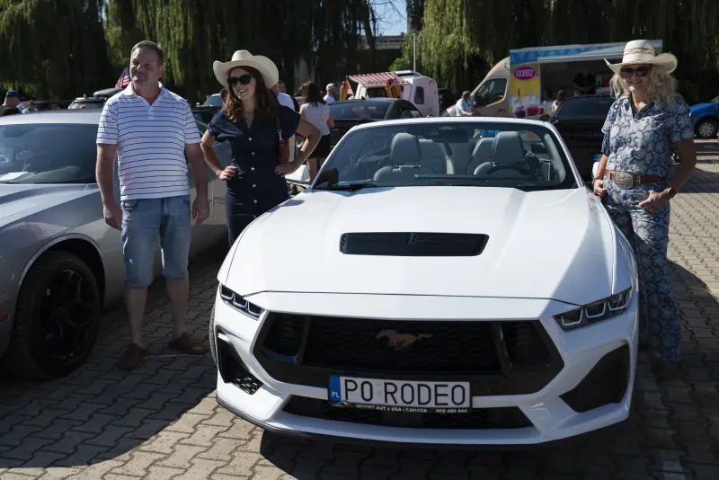 amerykanskie-auta-i-charytatywna-inicjatywa-w-koscianie-3