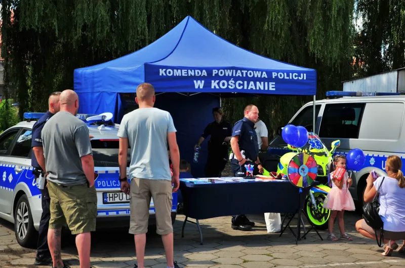 amerykanskie-auta-i-charytatywna-inicjatywa-w-koscianie-5