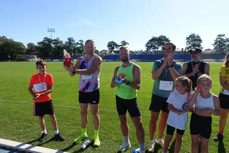 iv-bieg-czworki-rekordowa-frekwencja-i-spoleczne-swieto-na-stadionie-w-koscianie-10 iv-bieg-czworki-rekordowa-frekwencja-i-spoleczne-swieto-na-stadionie-w-koscianie-10